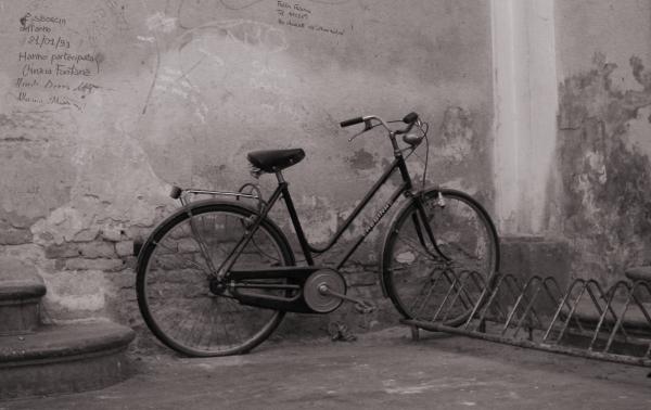 image Old bike in a court yard in Ravenna