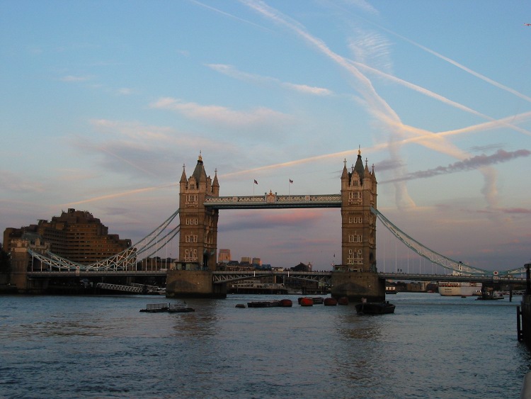 image Tower Bridge in the evening
