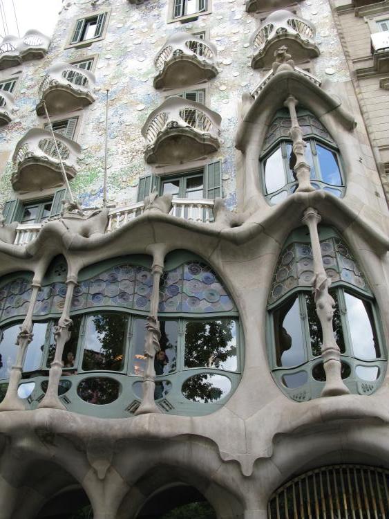 image Casa Batlló (also called Casa dels ossos, house of the bones)