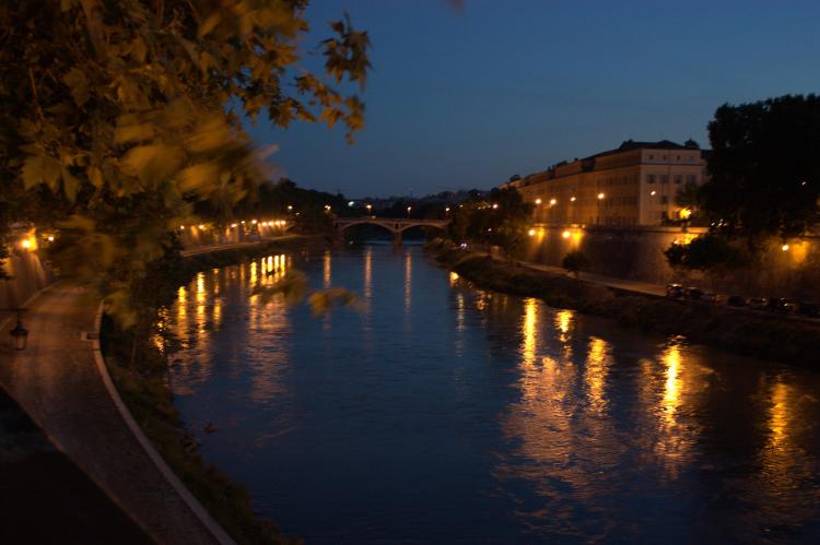 image Tiber river and Trastevere
